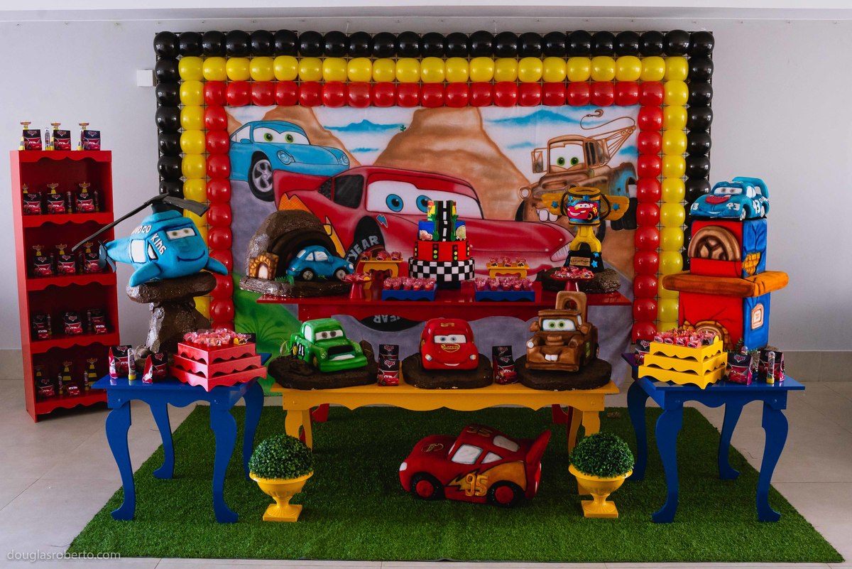 mesa do bolo de carros