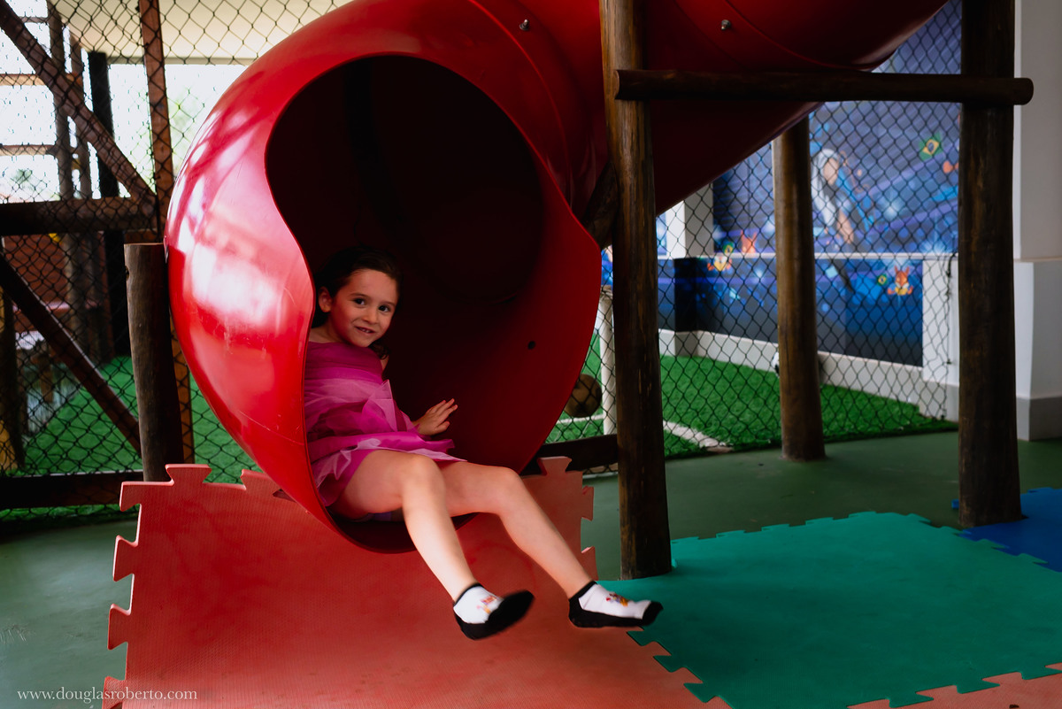 menina no escorrega