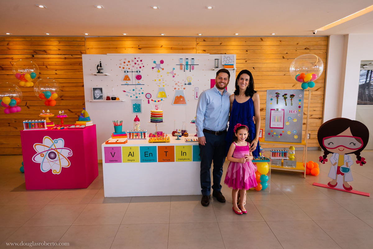 família linda na festa infantil