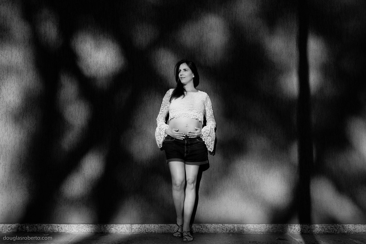 momento apenas da futura mãe no ensaio