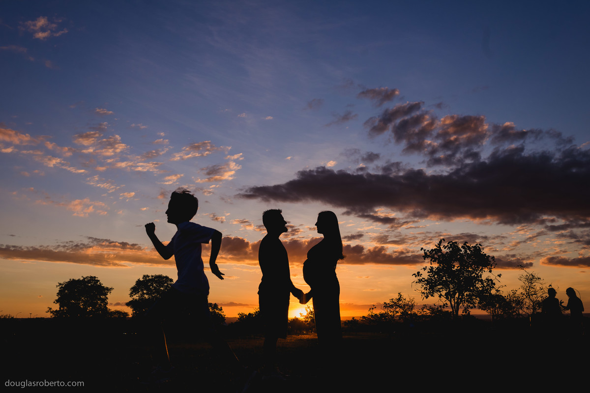 silhueta com a família toda