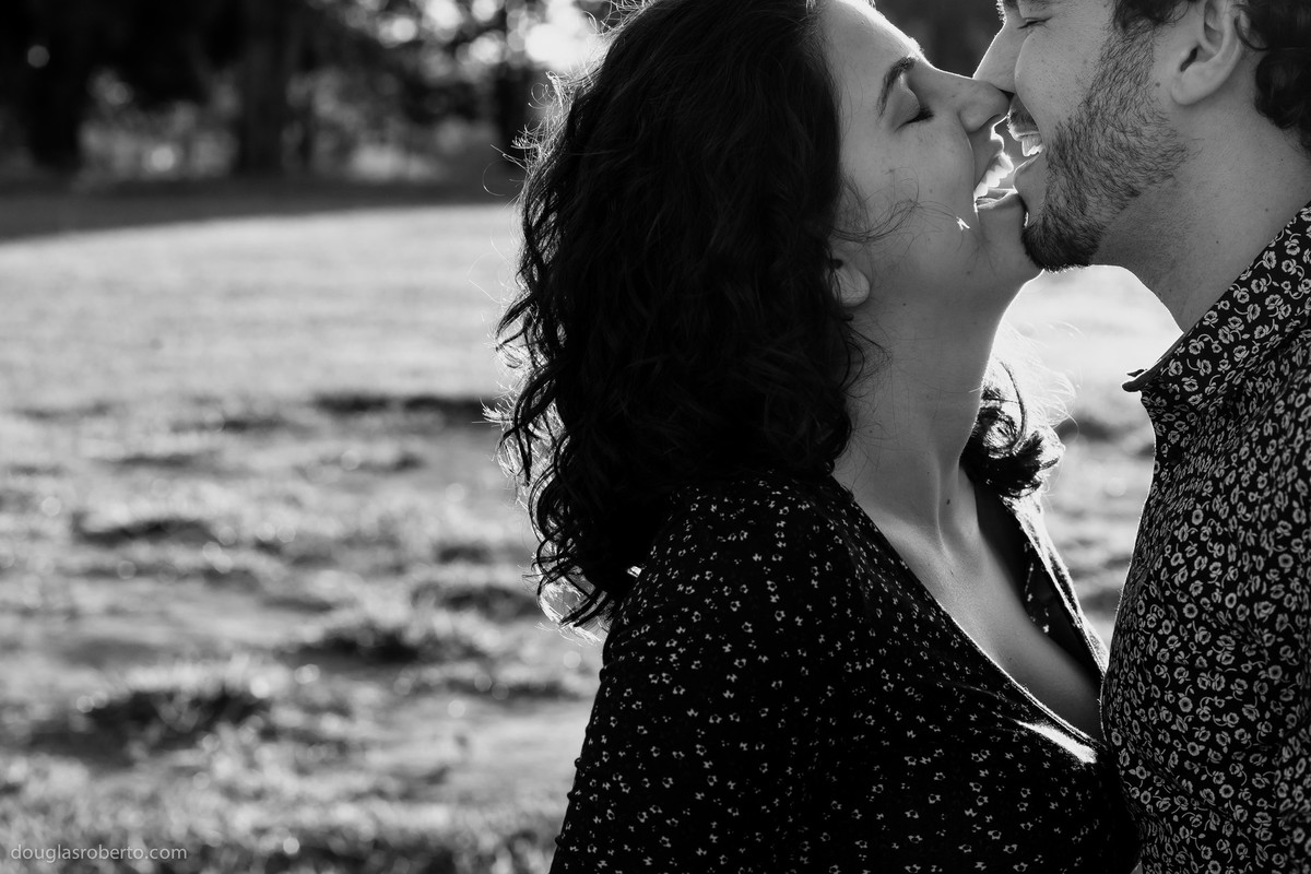 Ensaio gestante, realizado no Museu Vivo da Memória Candanga, momentos de intimidade, por do sol