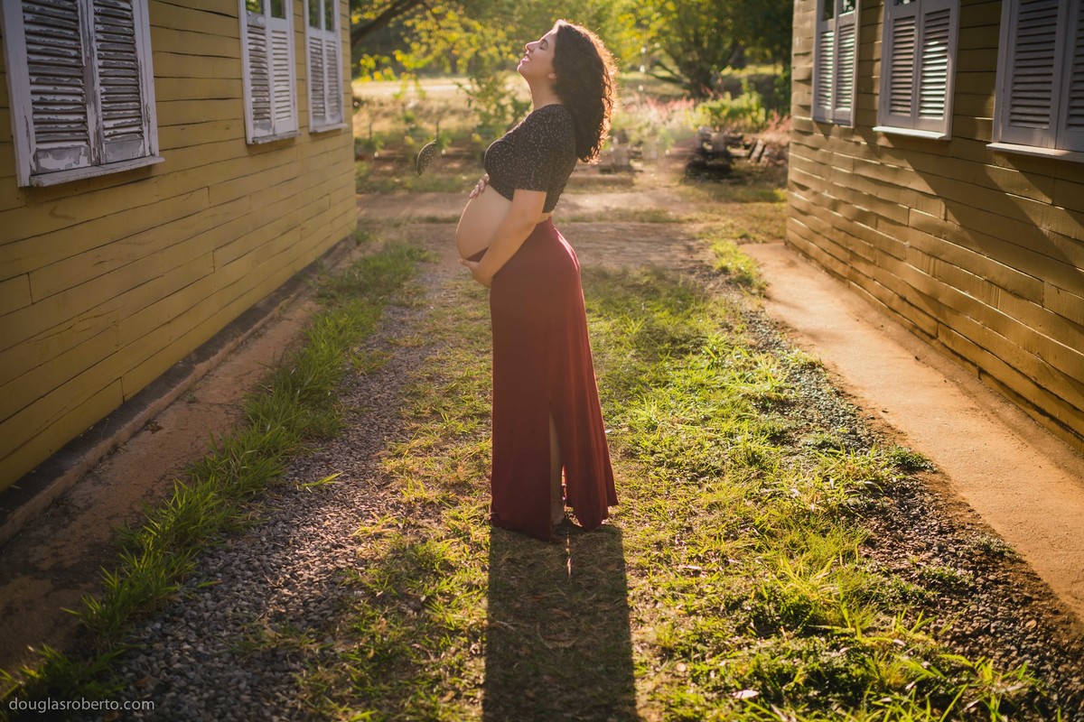 Ensaio gestante, realizado no Museu Vivo da Memória Candanga, luz natural