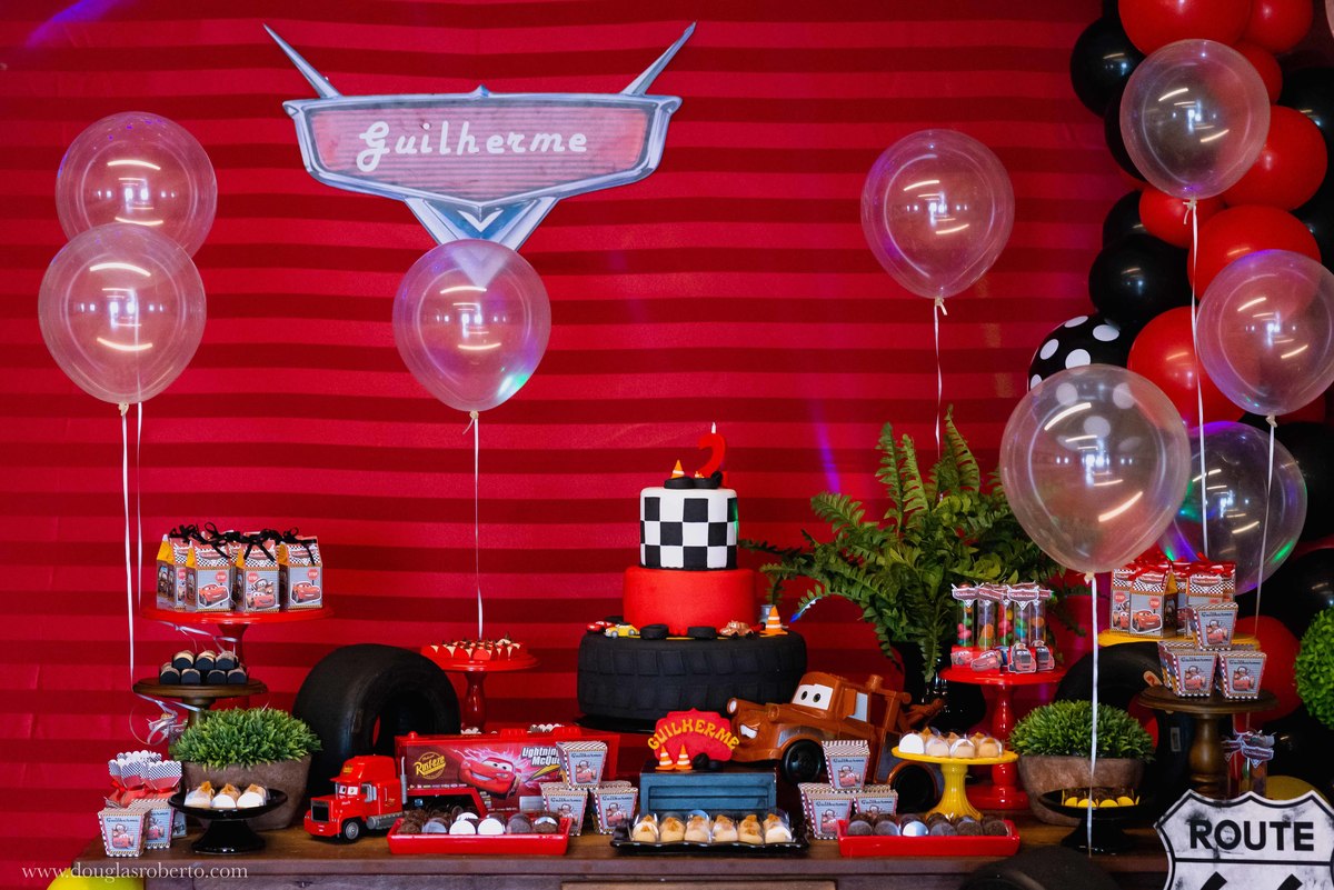 mesa do bolo da Spectacle Festa