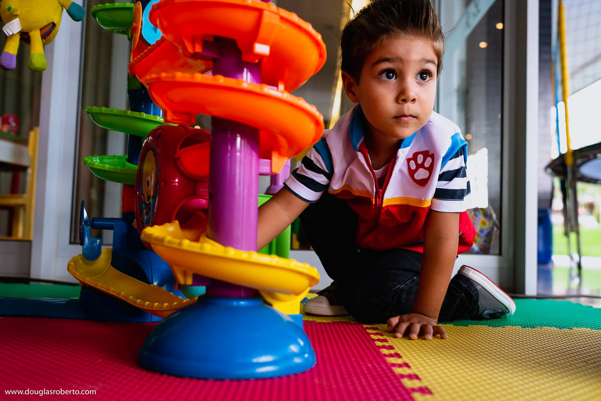 menino vestir de patrulha canina