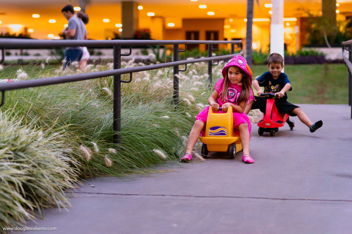 meninas criando no carrinho 