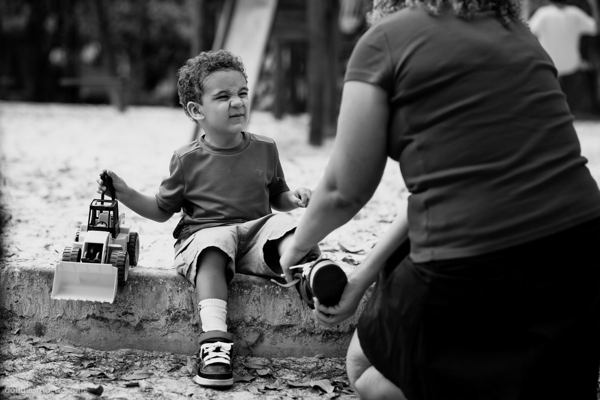 criança fazendo careta