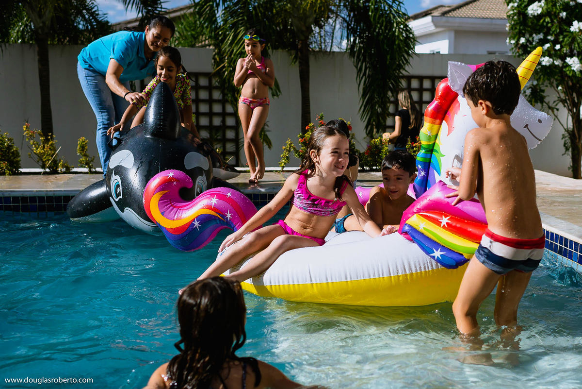 festa infantil na piscina 