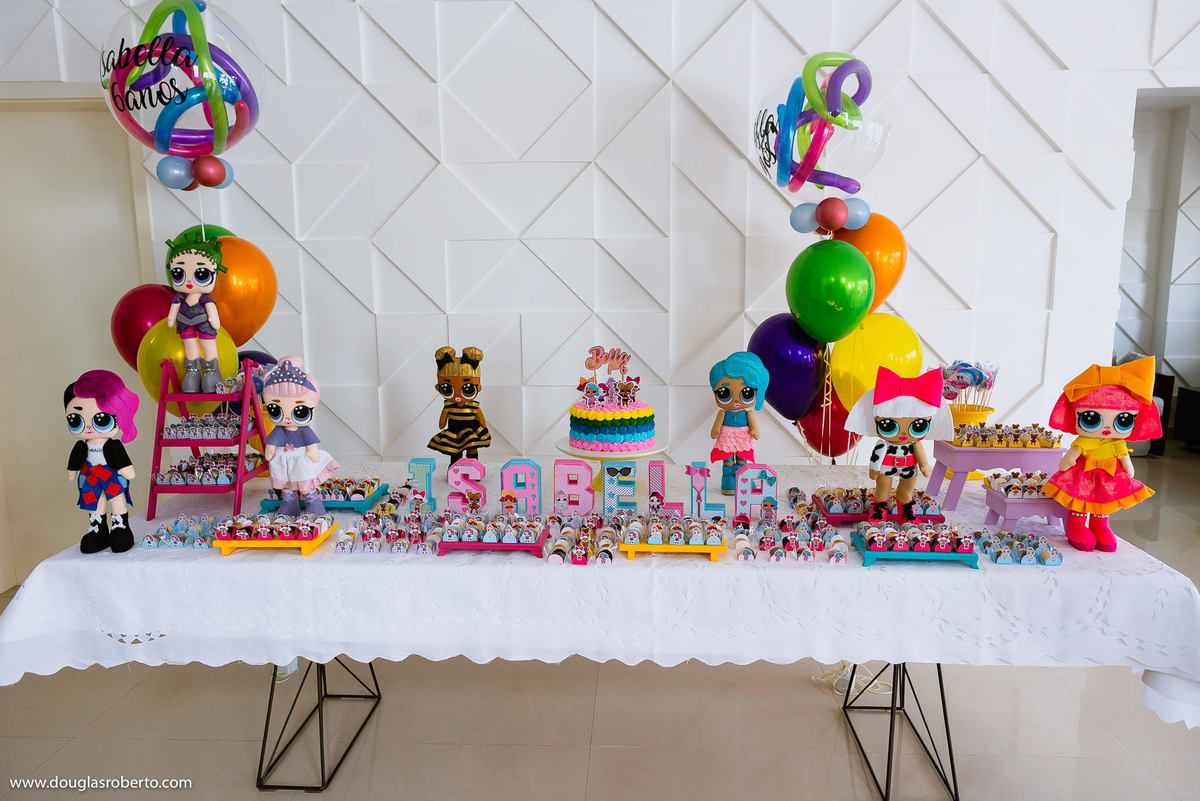 mesa de bolo de menina