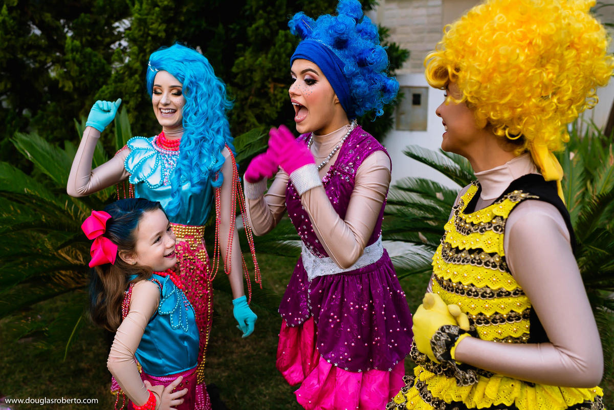 festa infantil com personagens