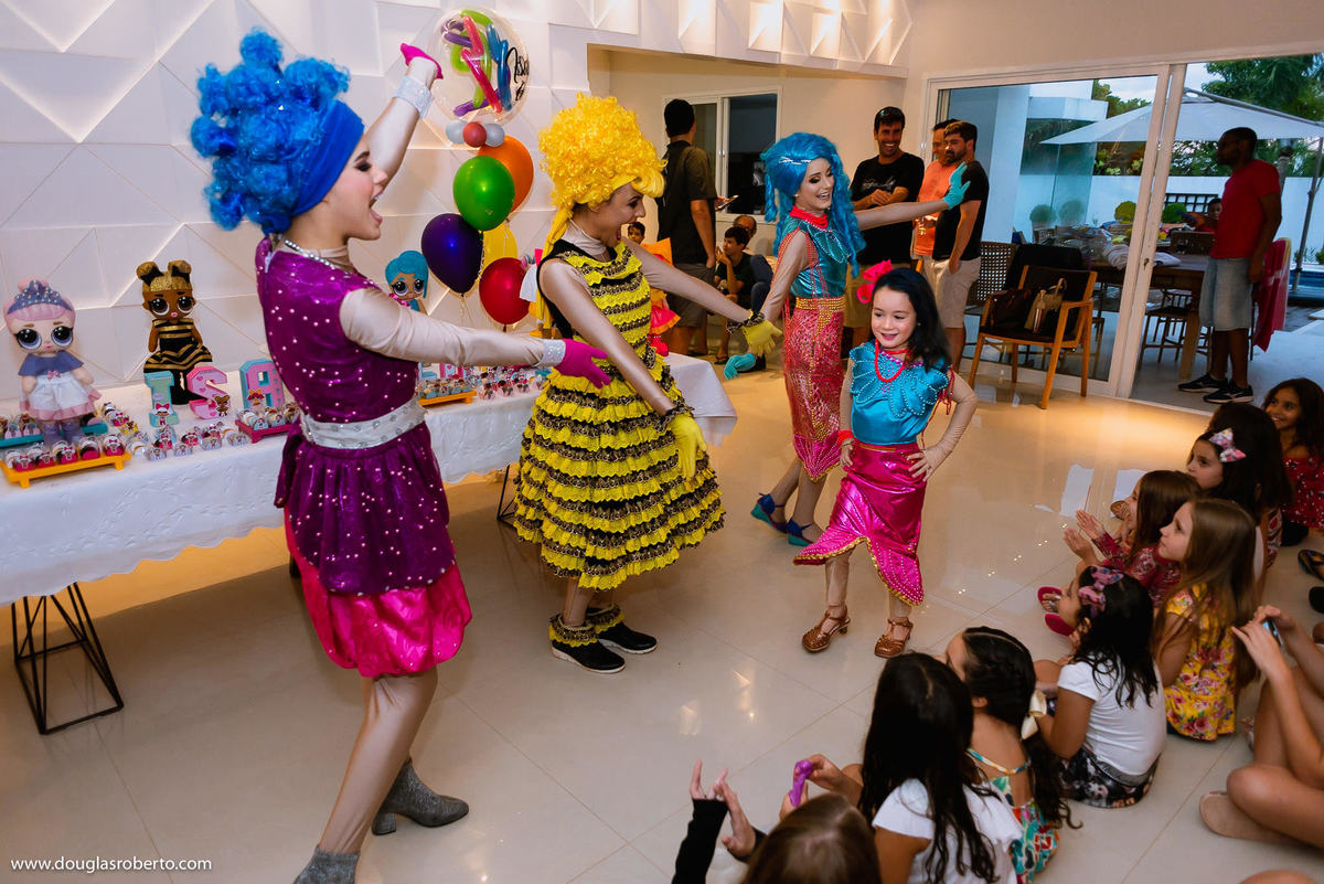 festa infantil com personagens