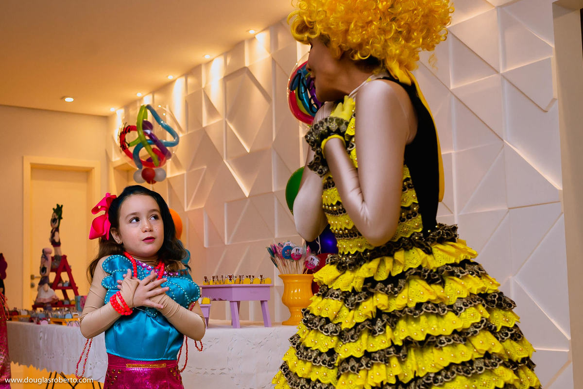 festa infantil com personagens