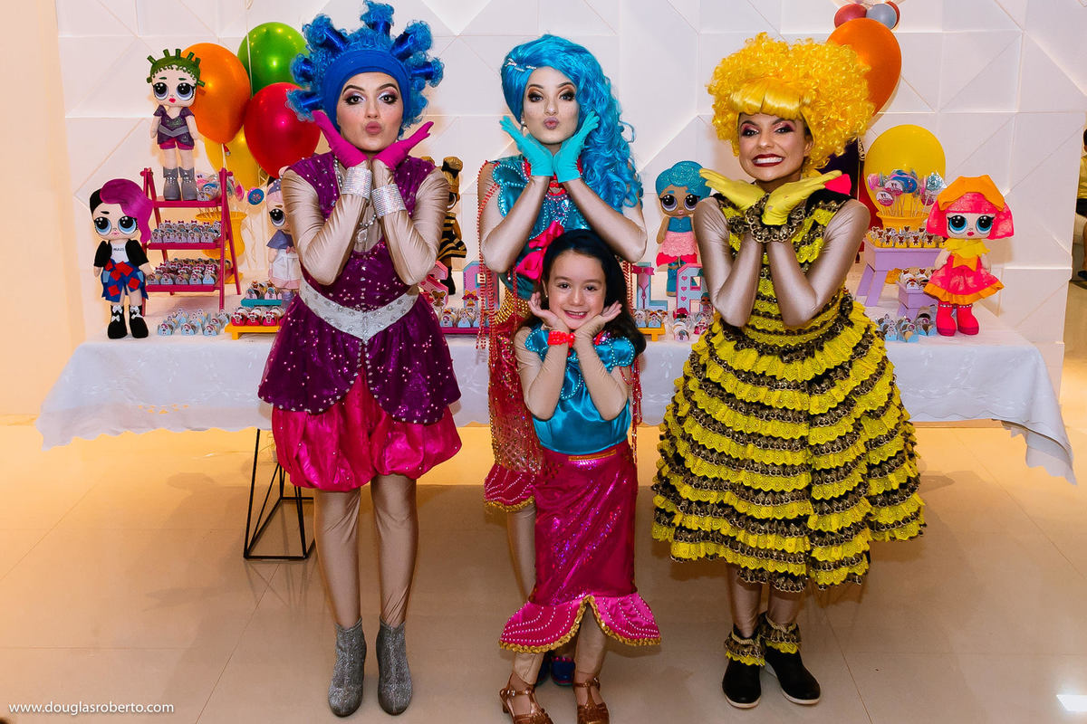 festa infantil com personagens