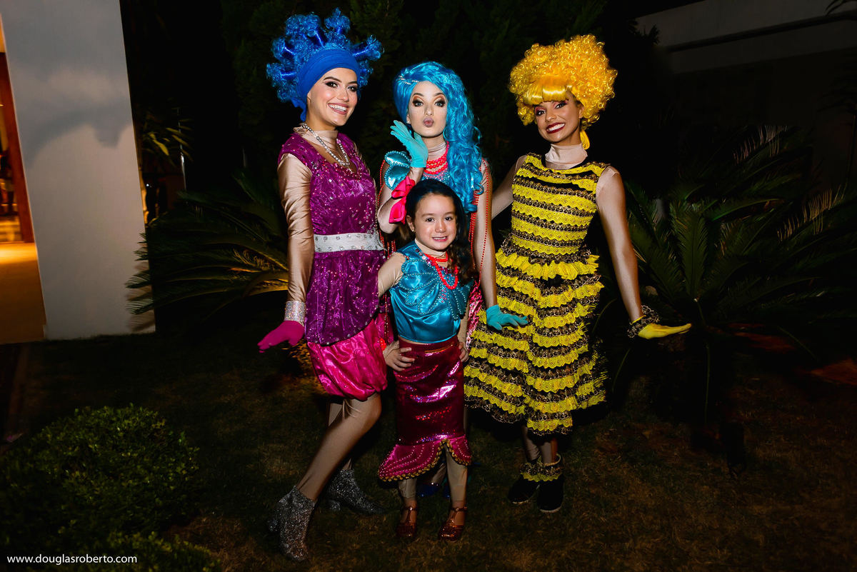 festa infantil com personagens