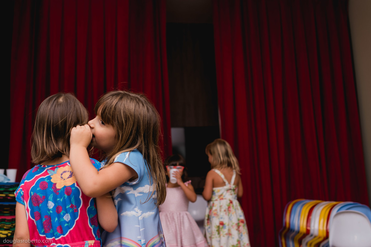 contendo um segredo para amiga