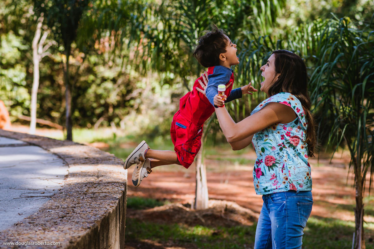 brincando com o filho