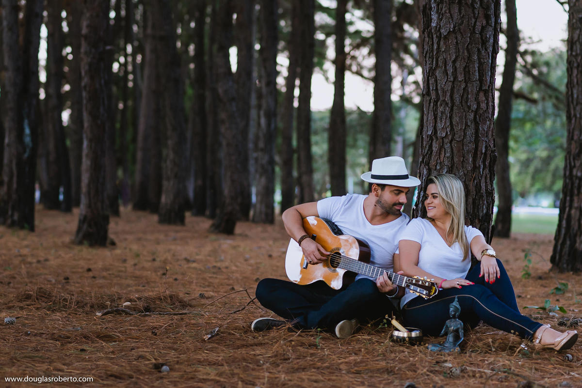 noivo cantando para noiva