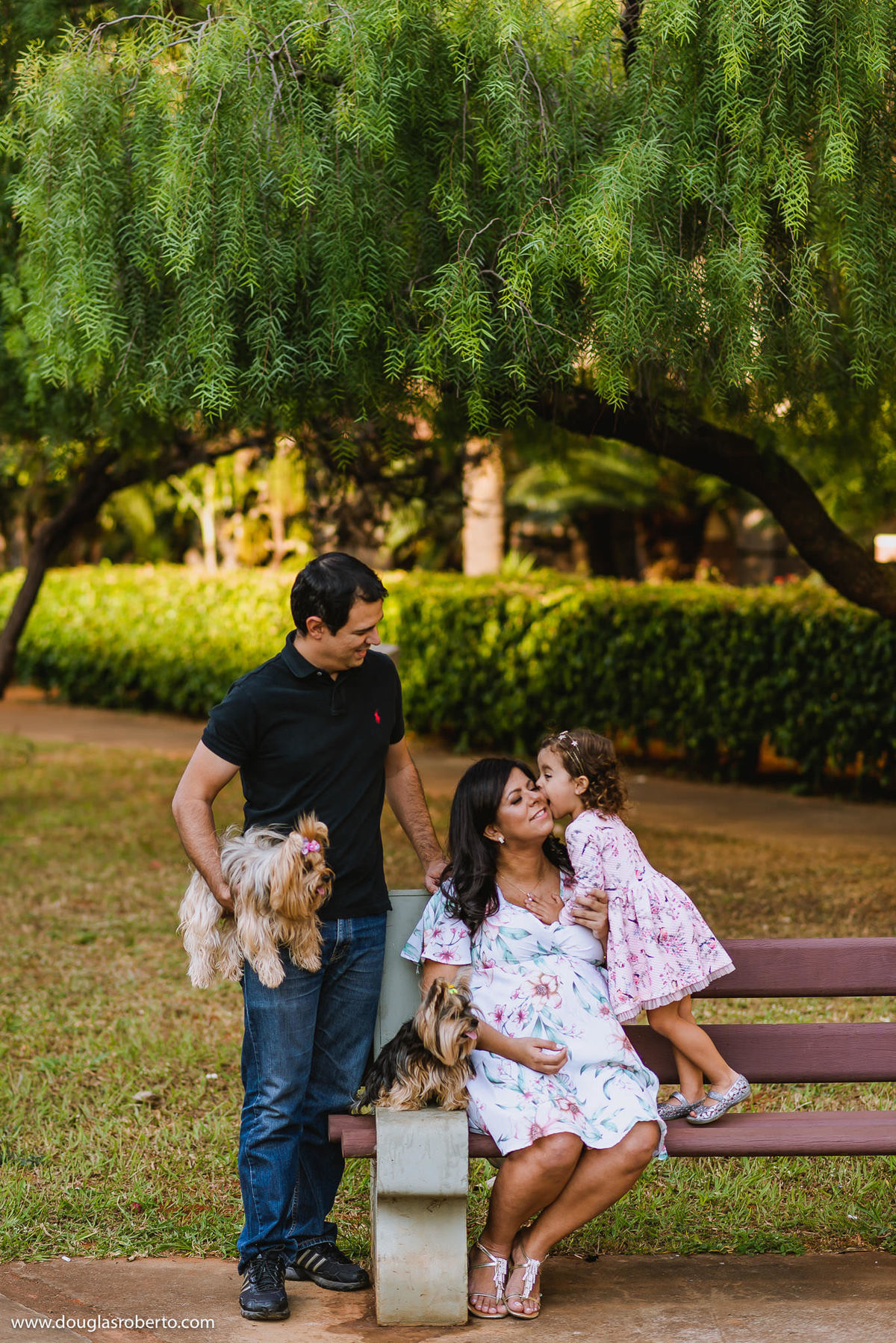 filha beijando a mãe