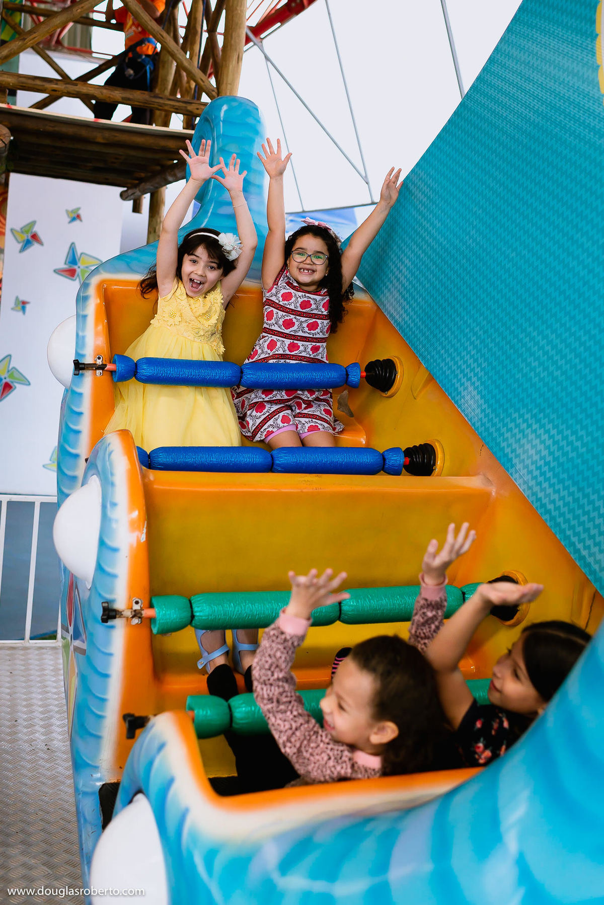 brincando no barco pirata