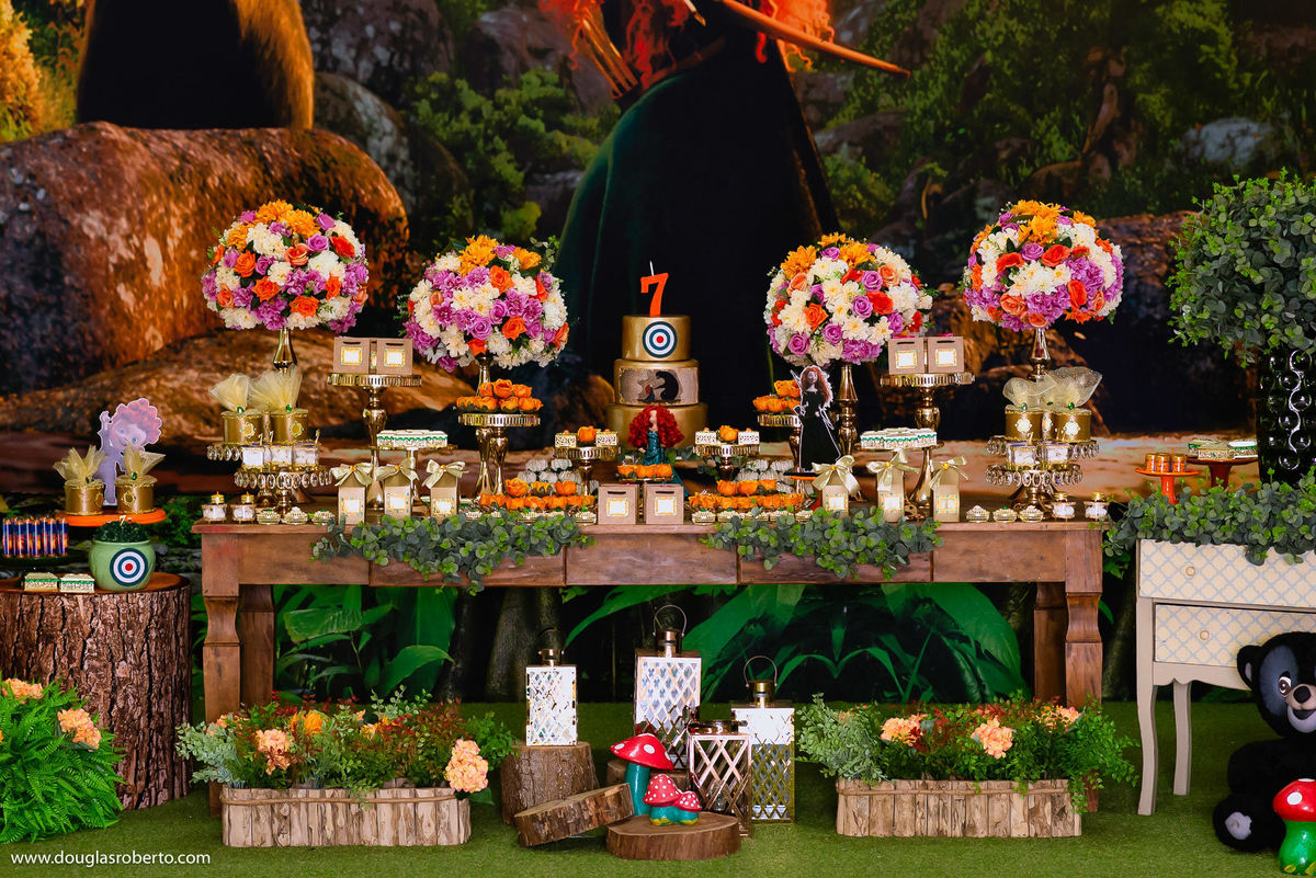 mesa de bolo Encantar Festas.