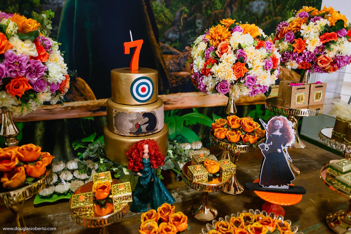 mesa de bolo Encantar Festas.