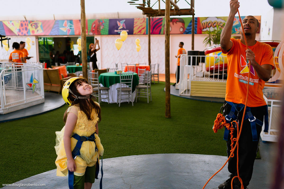 brincando de fazer escalada