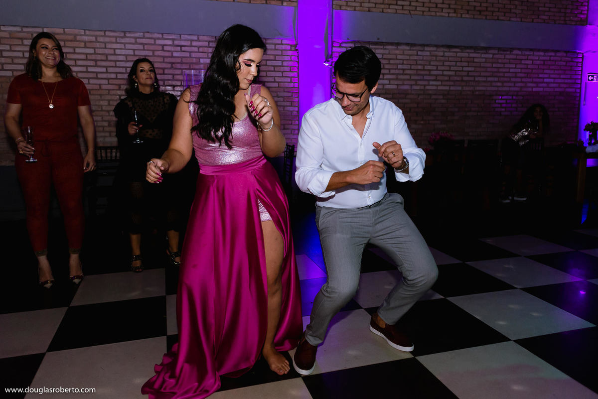 dançando até o chão