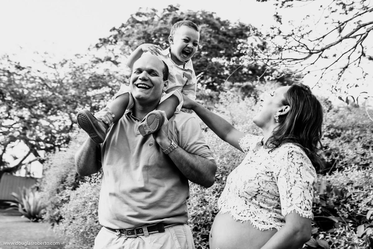 filho na cacunda do pai