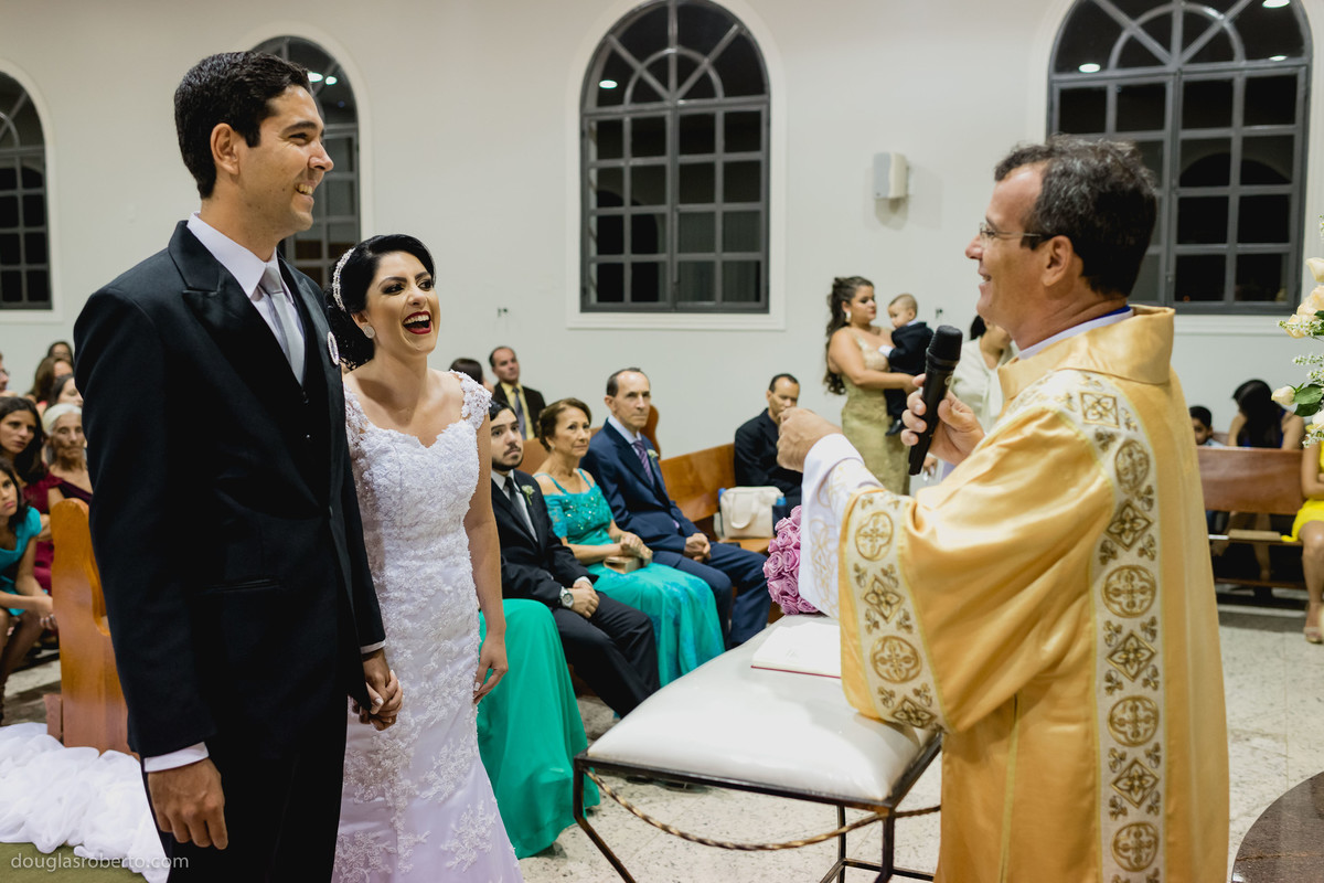 risadas da noiva no casamento