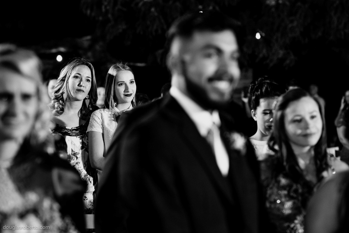 convidados se emocionando no casamento