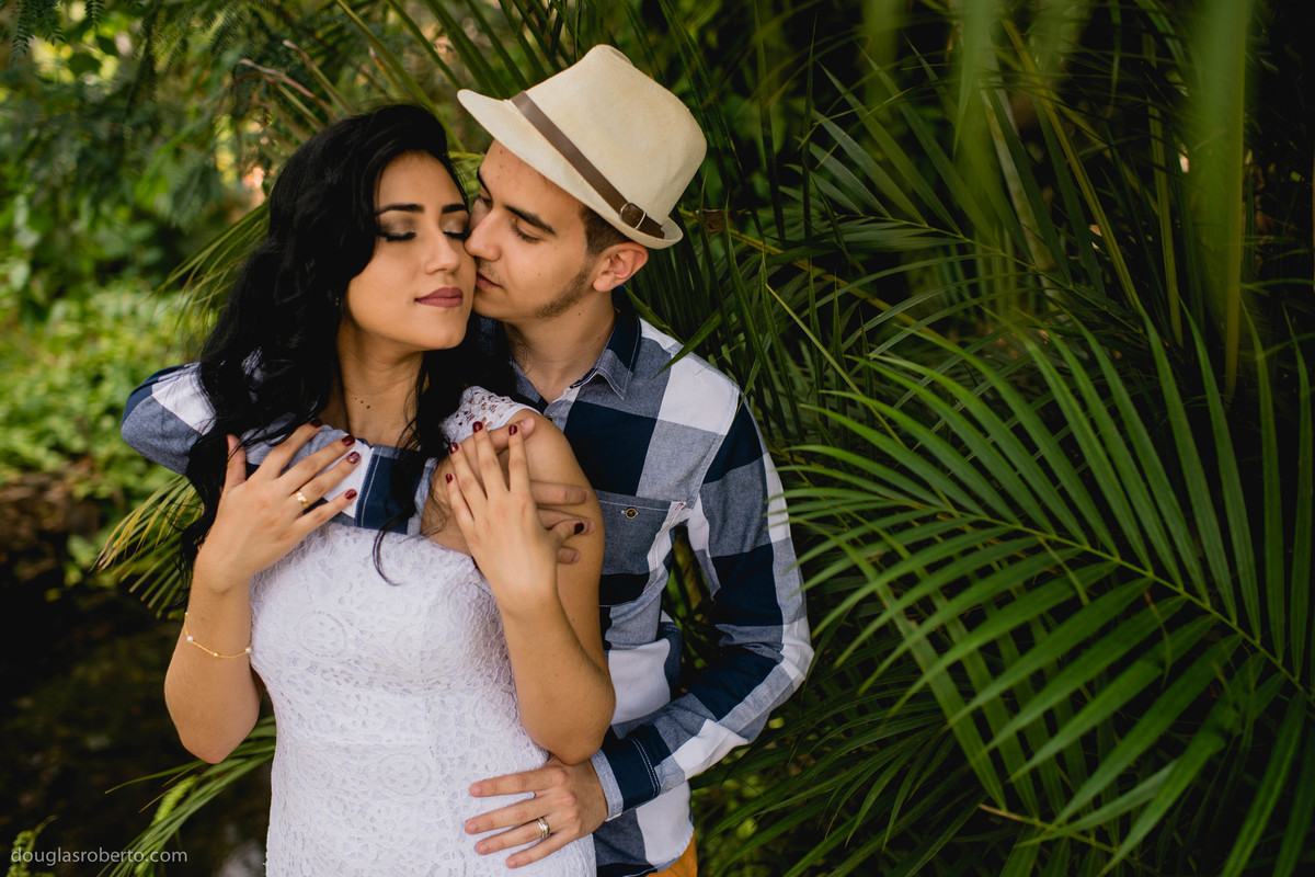 carinho entre noivos