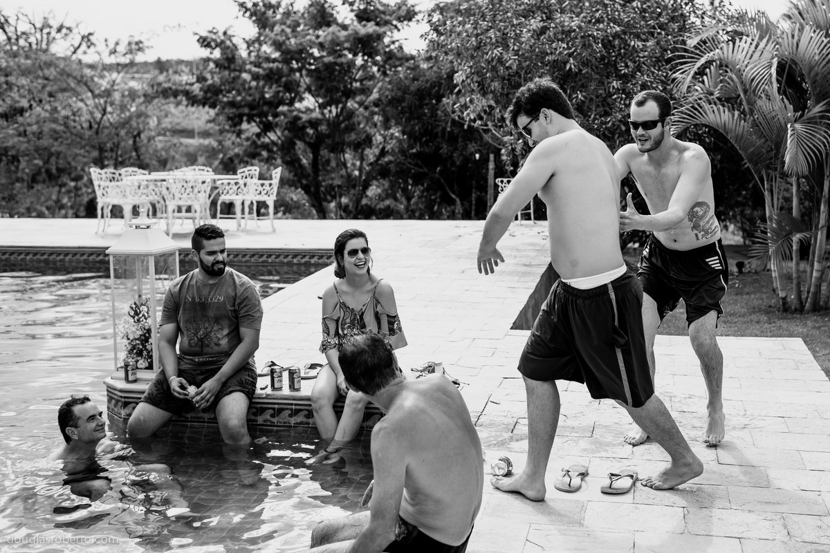 Noivo e padrinhos antes da cerimônia