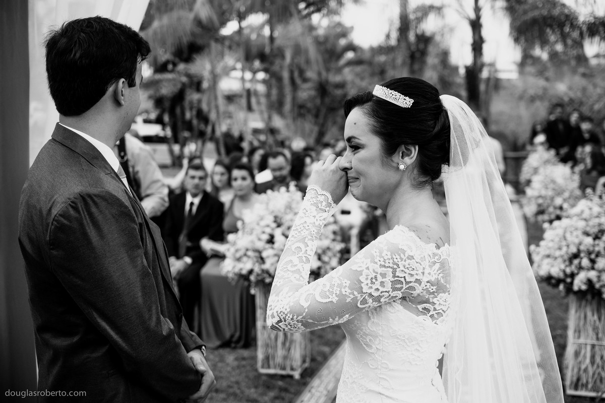 noivo chorando emocionada