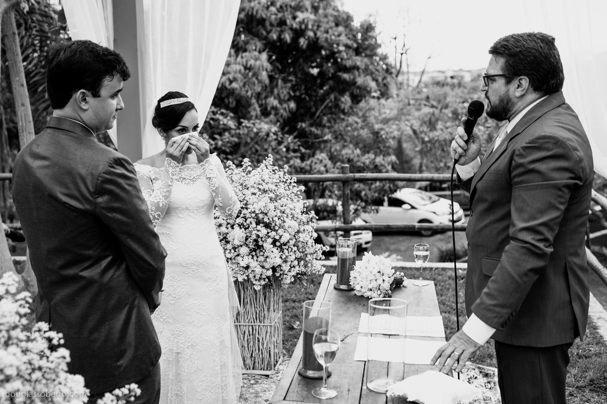 noivo chorando emocionada