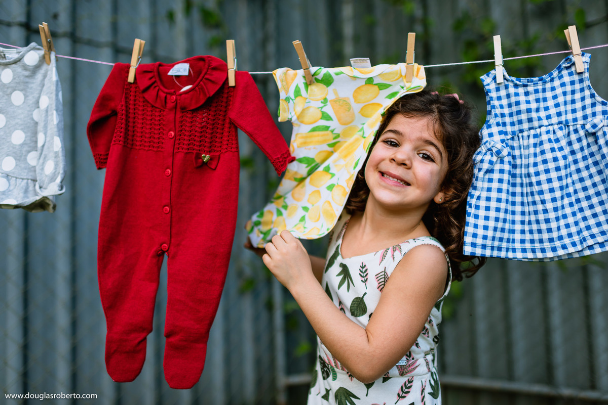 menina linda e engraçada 