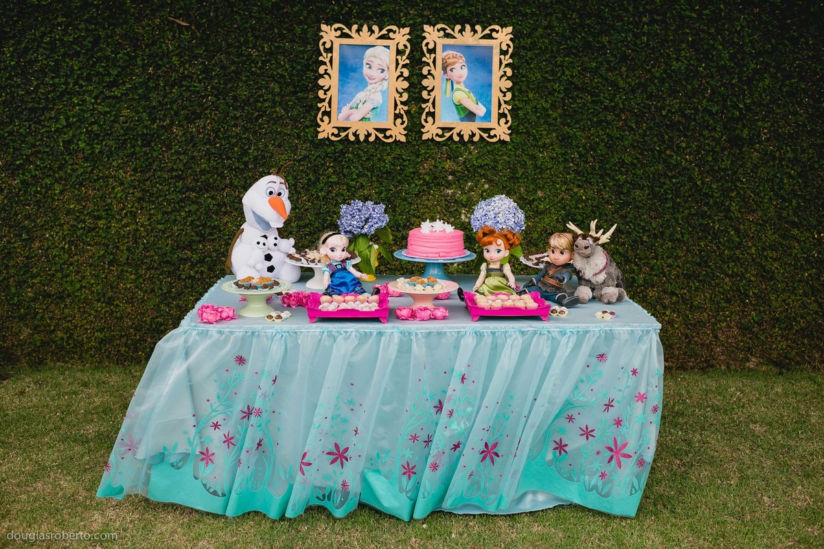 mesa de bolo festa infantil tema frozen