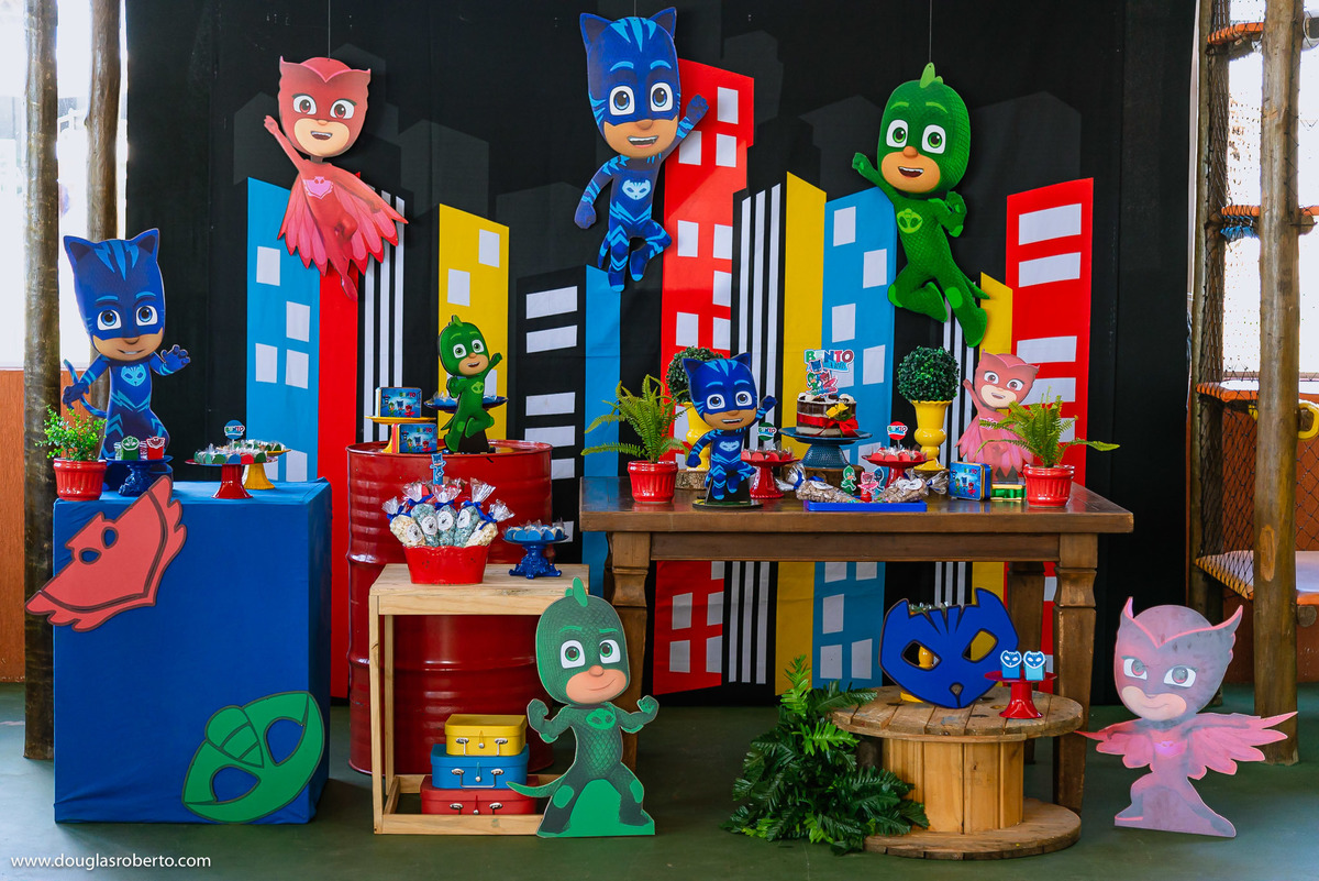 mesa de bolode de festa infantil