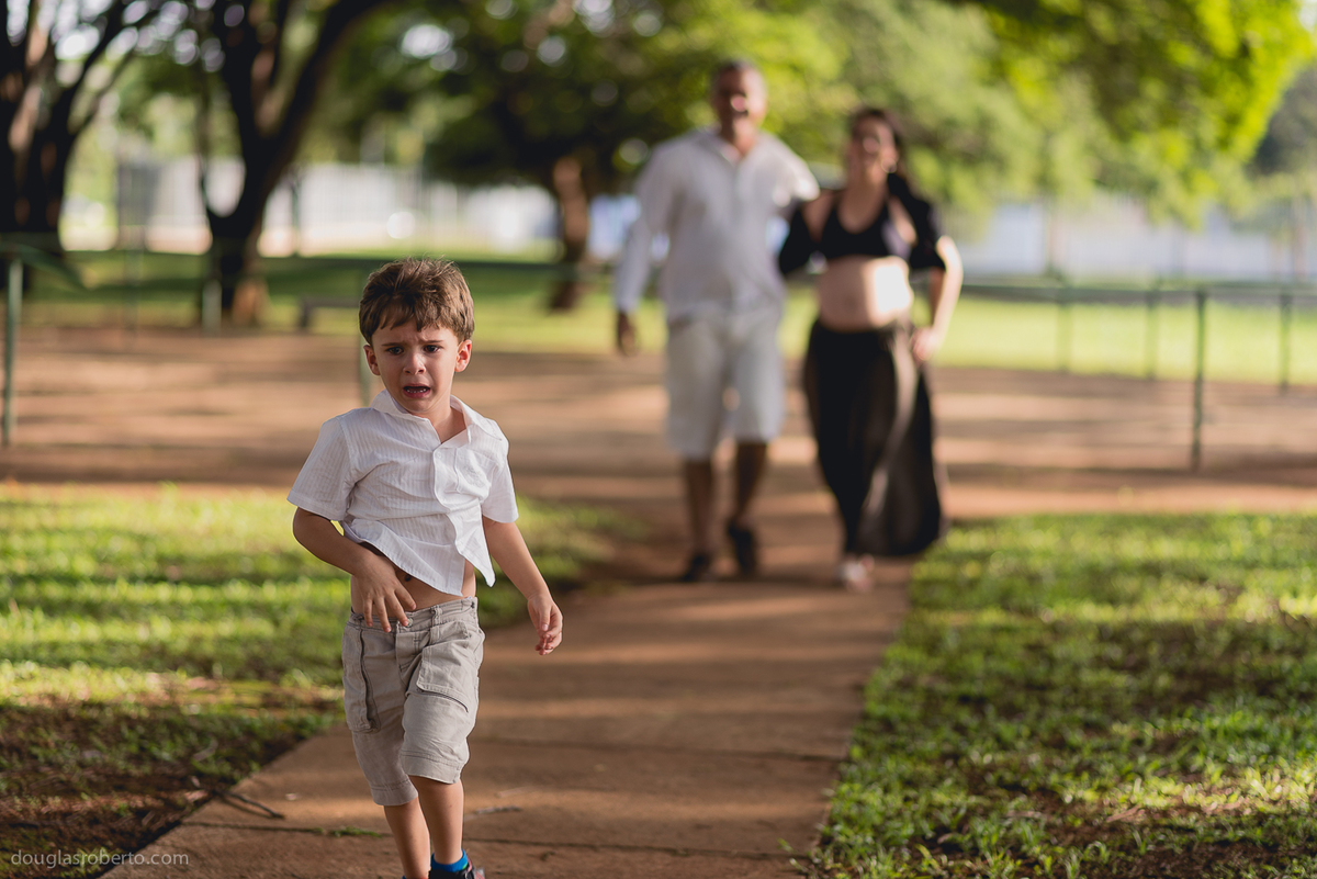ensaio-de-gestante-fotos-de-gravida-fotografo-para-gestante-fotografo-de-brasilia-douglas-mendes-roberto-fotografo-de-familia-gestante-douglas-roberto-fotografia-fotos-de-familia-familia-crianca
