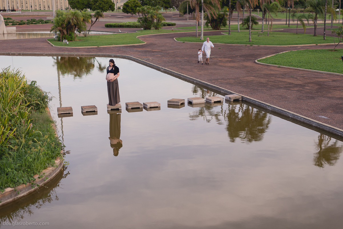 ensaio-de-gestante-fotos-de-gravida-fotografo-para-gestante-fotografo-de-brasilia-douglas-mendes-roberto-fotografo-de-familia-gestante-douglas-roberto-fotografia-fotos-de-familia-familia-crianca