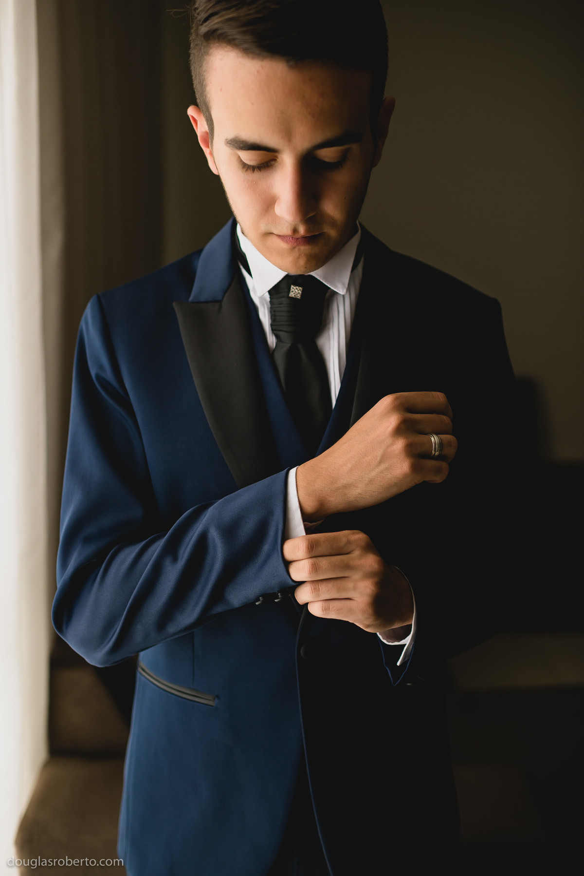 noivo arrumando o palito