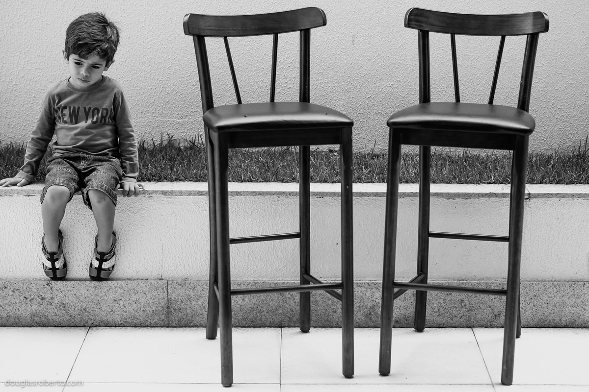 criança desconfiada