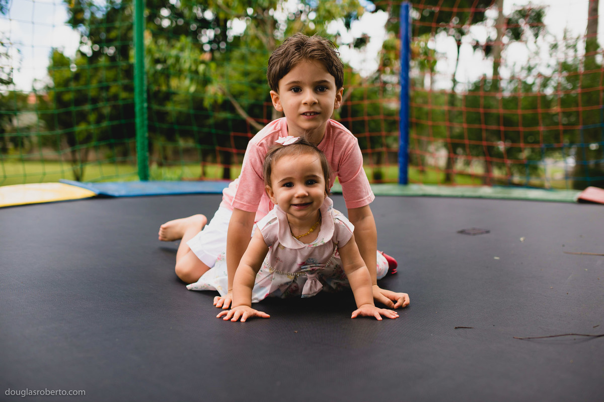 irmãos no pula pula