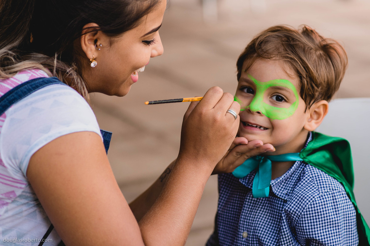 pintura de rosto em festa infantil