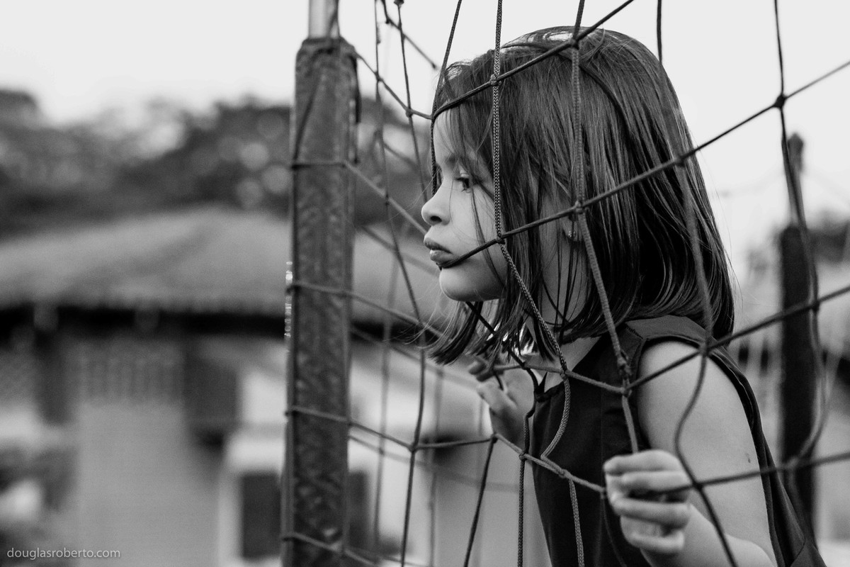 criança cansada de brincar