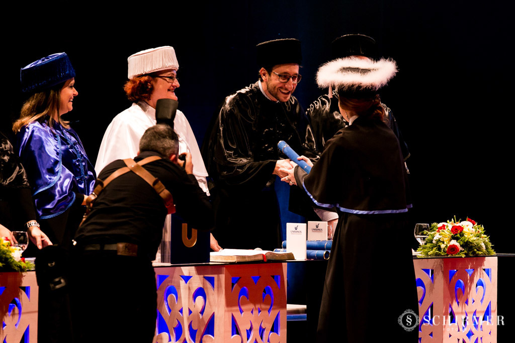 recebendo diploma