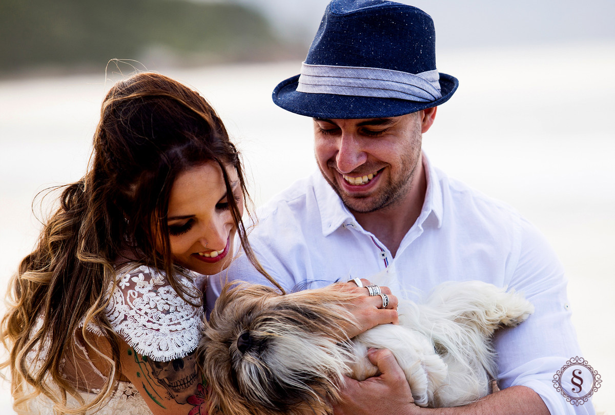 noivos com cachorro no colo em floripa sc