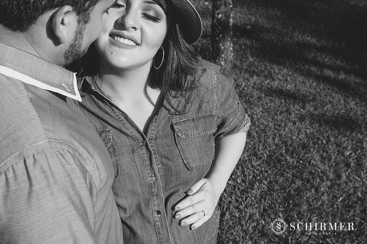 raquel e eliezer com beijpo no rosta