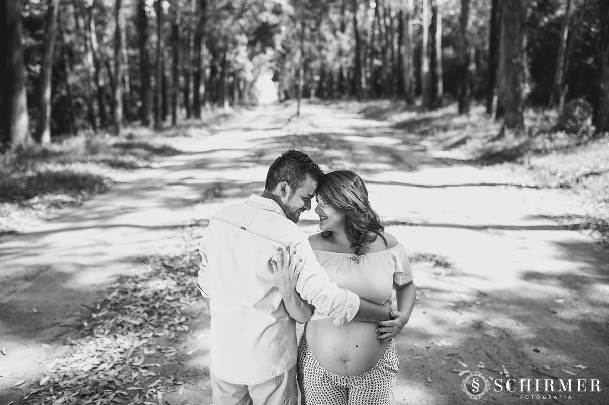 raquel e eliezer em estrada de chão