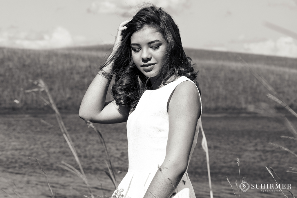 Ensaio feminino ao ar livre canela gramado book 15 anos verde campo serra