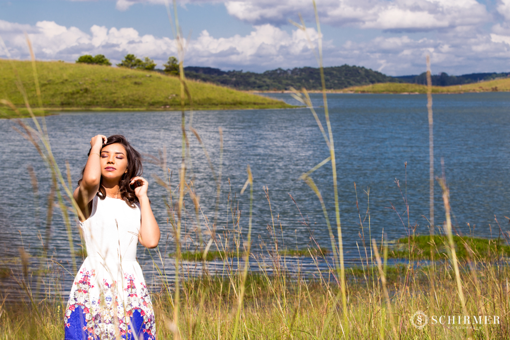 Ensaio feminino ao ar livre canela gramado book 15 anos verde campo serra